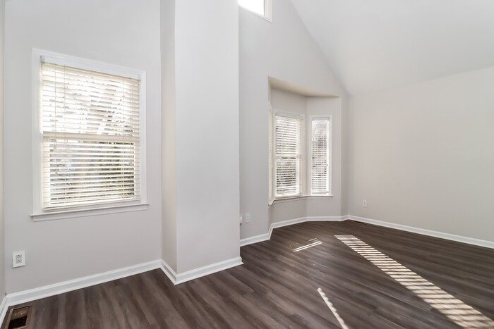 Building Photo - 701 N Poplar St