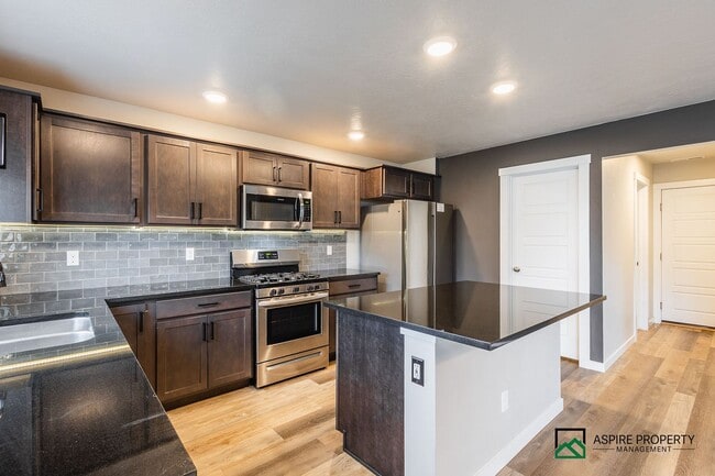 Building Photo - Upgraded 4 bed 3 bath home