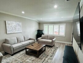 Building Photo - 1569 Hillmont Ave