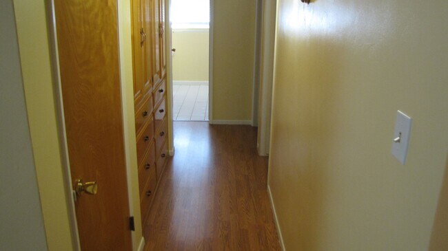 Building Photo - NOR 3 bedroom 2 bath
