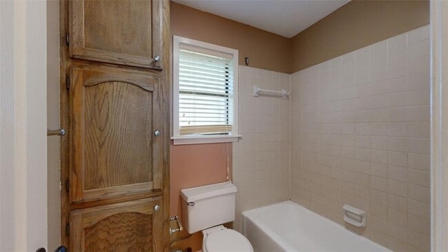 Building Photo - 2704 Wilderness Dr N