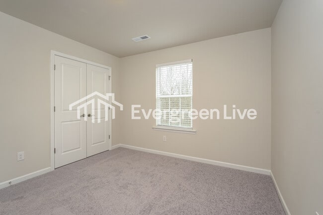 Building Photo - 5561 Hydrangea St