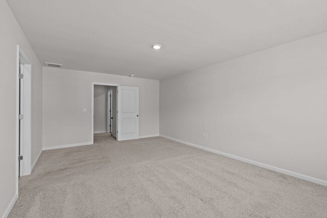 Building Photo - Spacious 5 Bedroom Home with a Fully Fence...