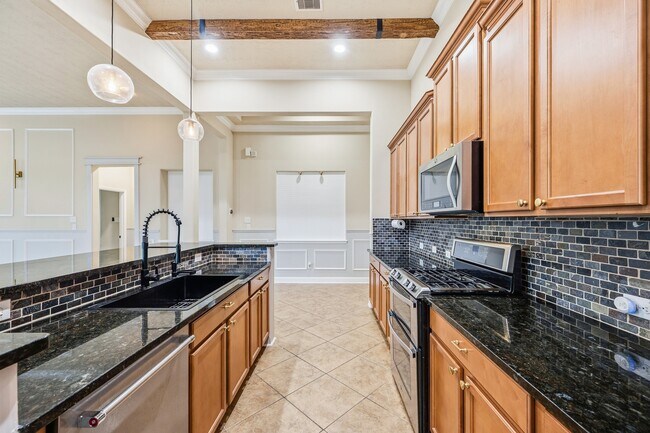 Building Photo - 8111 Sweet Gardens Ct