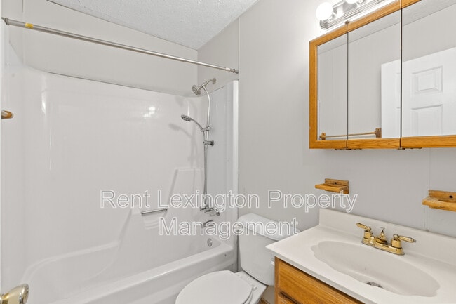 Building Photo - 315 S Eagle Creek Dr