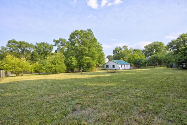 Building Photo - 611 Holston Creek Church Rd
