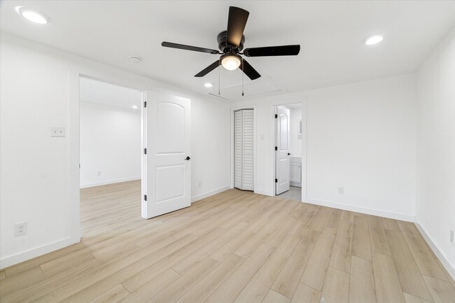 Building Photo - 711 E 32nd St