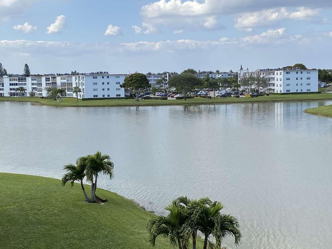 Building Photo - 4048 Exeter C