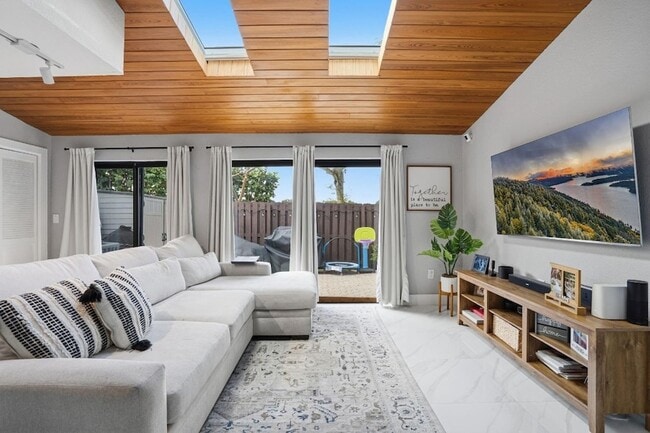 Building Photo - 7136 SW 105th Ct