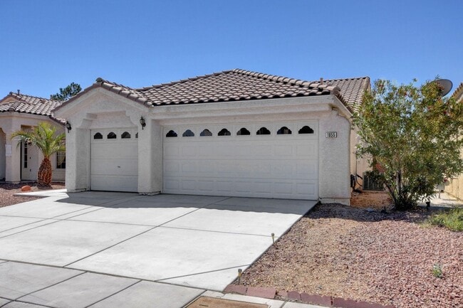 Building Photo - RARE Single Story, 3 Bedroom with 3 Car Garage in a GATED community!