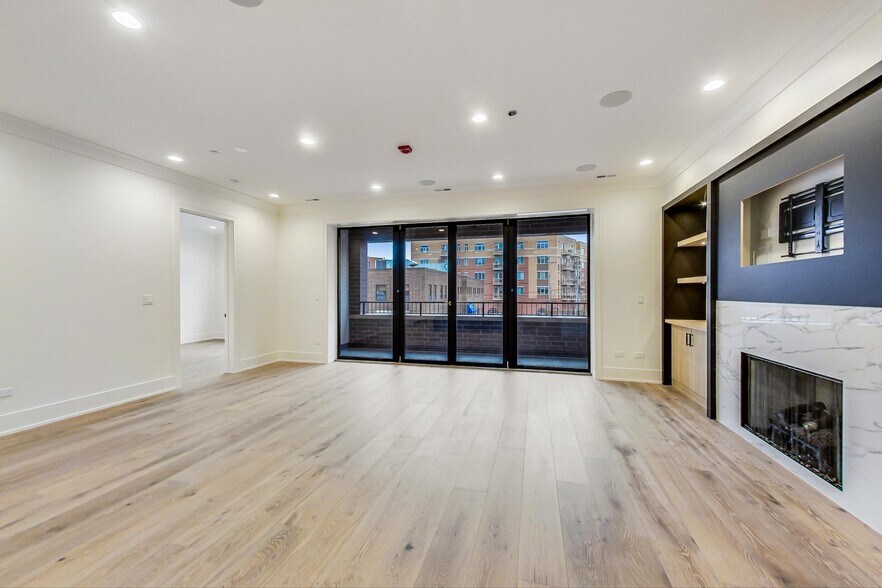 Building Photo - 4925 N Lincoln Ave