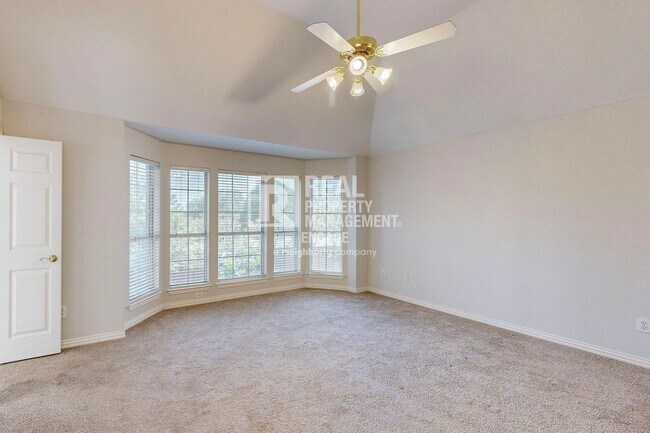 Building Photo - Elegant 5-Bedroom Home for Rent in Prime C...