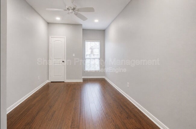 Building Photo - 921 Kern St
