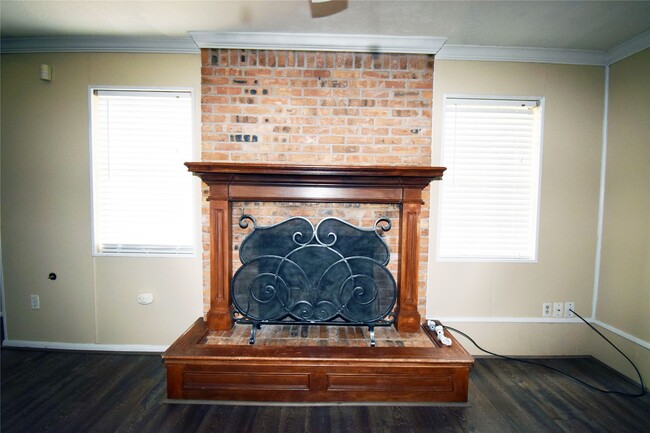 Building Photo - 1806 Cedarwood Ct