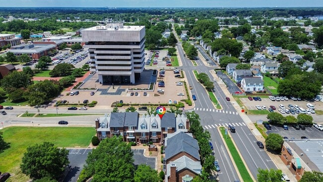 Building Photo - Updated Brick Condo in the Heart of Downto...