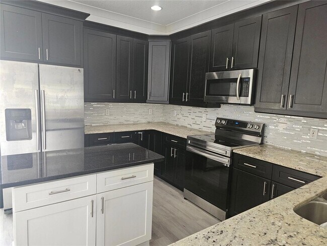 Building Photo - 9153 Oak Fern Dr