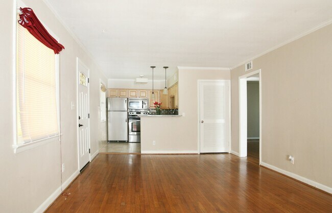 Building Photo - 425 26th St