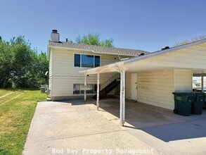 Building Photo - Noble Rd. Duplex