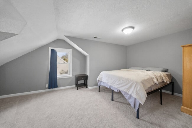 Building Photo - 4549 Bankhead Ave