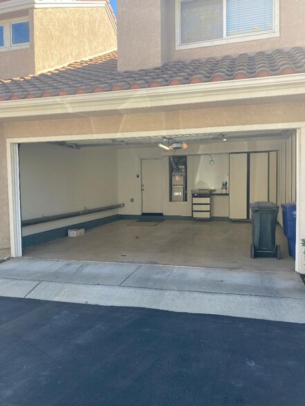 Building Photo - 7030 Paseo Encantada