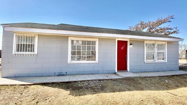 Building Photo - Handyman Special $99 Move in + Admin Fee /...