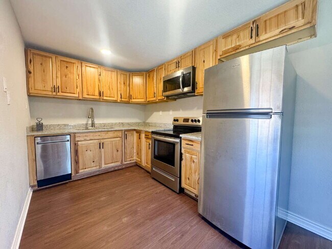 Building Photo - Newly Remodeled One Bed, One Bath in Cleburne