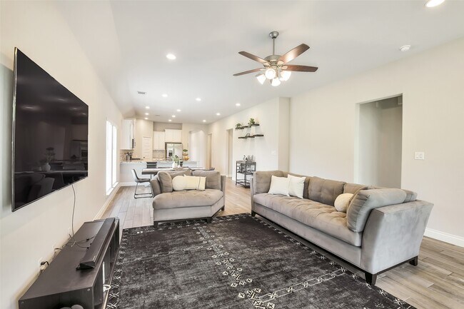 Building Photo - 19827 Bronze Spur Ct