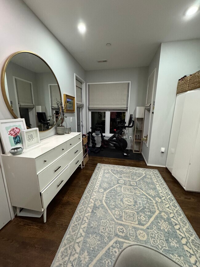 Building Photo - 1100 W St NW