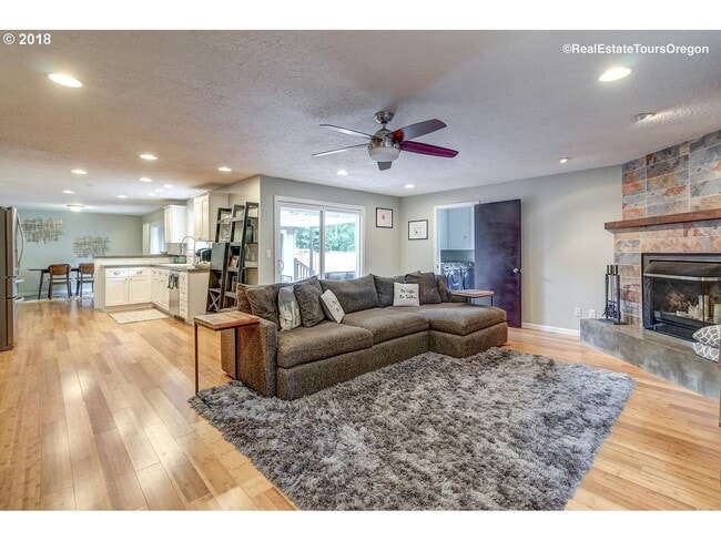 Building Photo - Spacious 4-Bedroom Home with Multiple Livi...