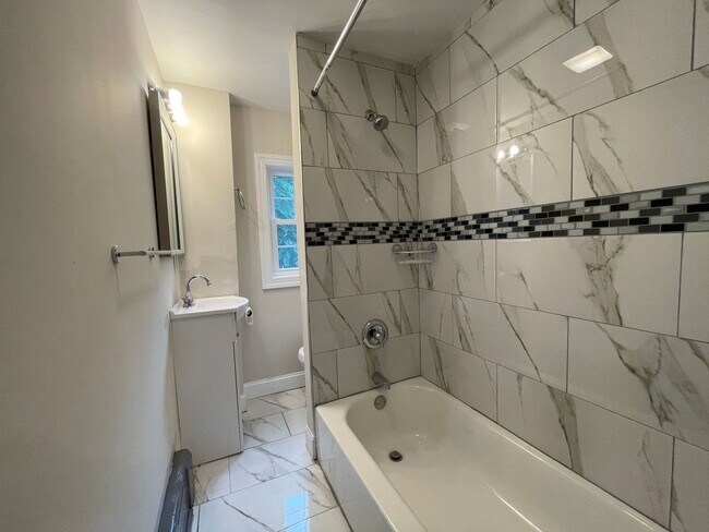 Building Photo - Beautiful 4 Bedroom, 1.5 Bath in Chester
