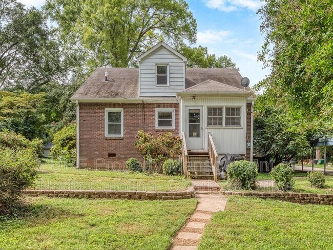 Building Photo - 1321 Pinecrest Ave