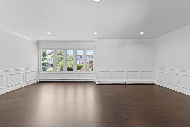 Building Photo - 275 Alfred Ave