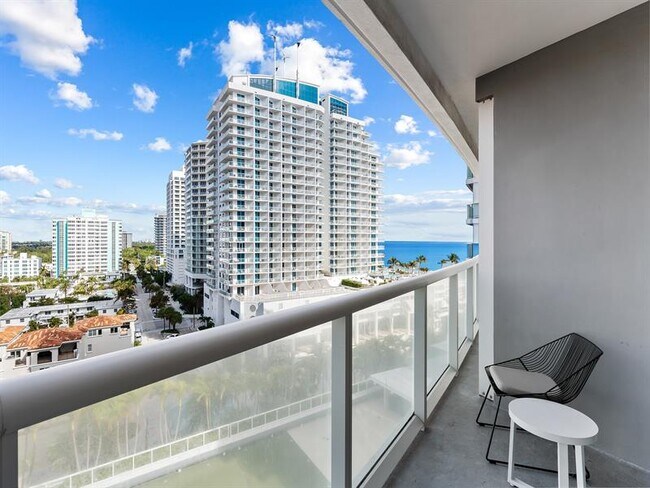 Building Photo - 3101 Bayshore Dr