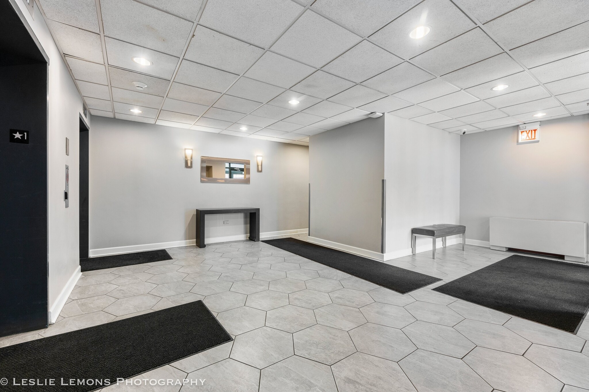 Building Photo - 680 N Green St