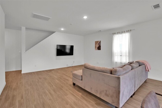 Building Photo - 234 Pine cavern dr