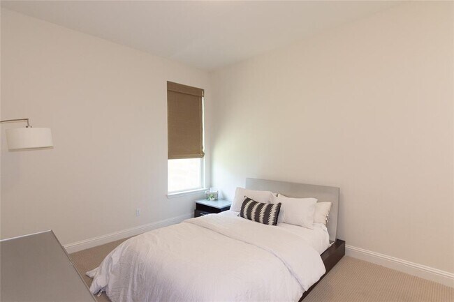 Building Photo - 205 Eiglehart Rd