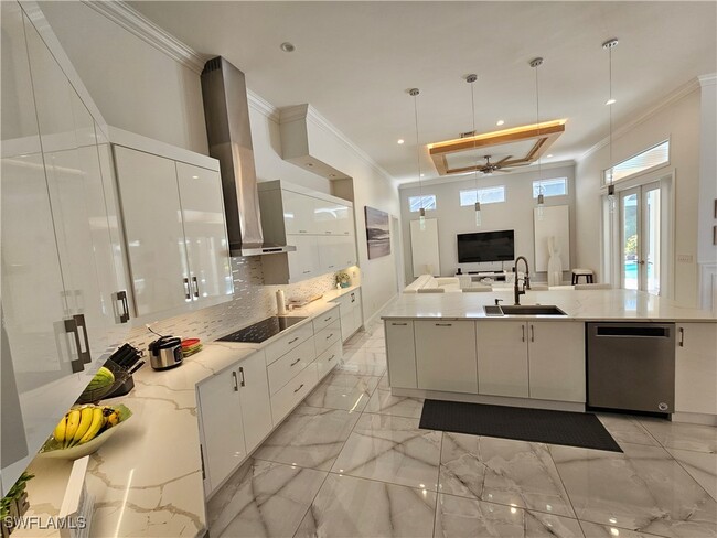 Building Photo - 8122 Wilshire Lakes Blvd