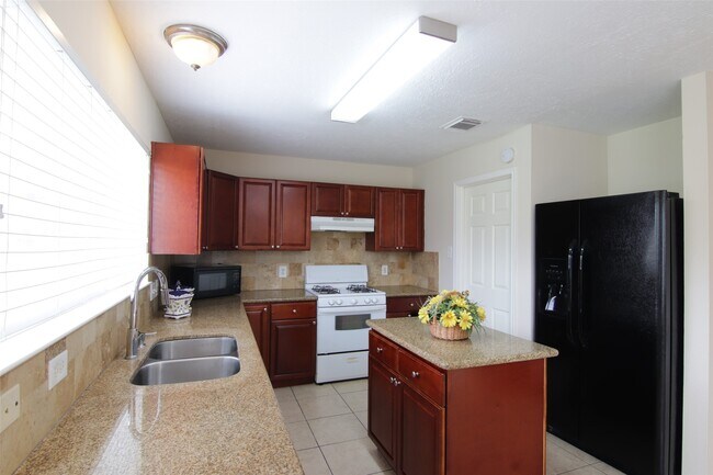 Building Photo - 16938 Watering Oaks Ln