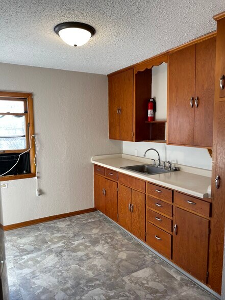 Building Photo - 551 7th St W