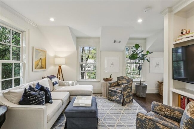 Building Photo - 2415 Oldfield Rd NW