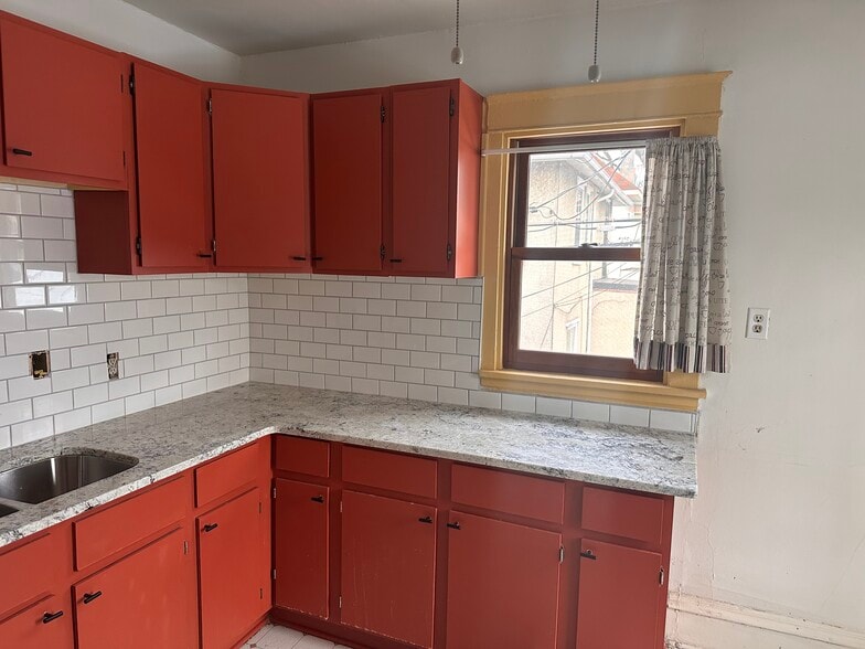 Freshly updated kitchen 2 - granite countertops and subway tile - 1110 27th Ave NE