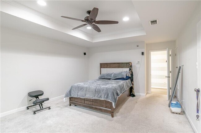 Building Photo - 324 Dalewood Dr