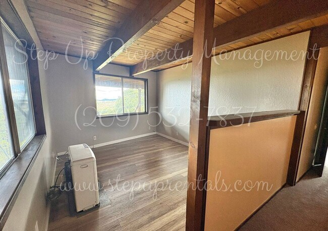 Building Photo - Delightful 3 Bed 2 Bath Home With Epic Mou...