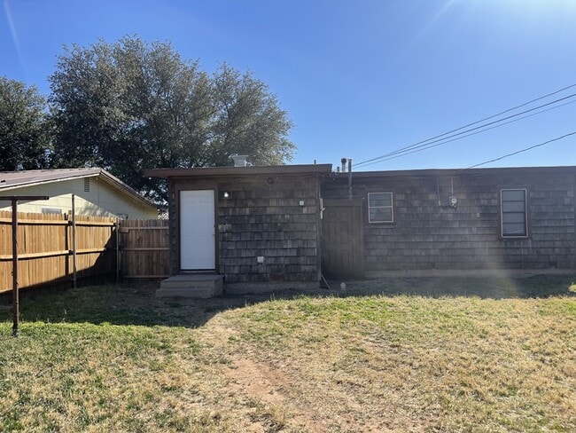 Building Photo - 2103 Beverly St