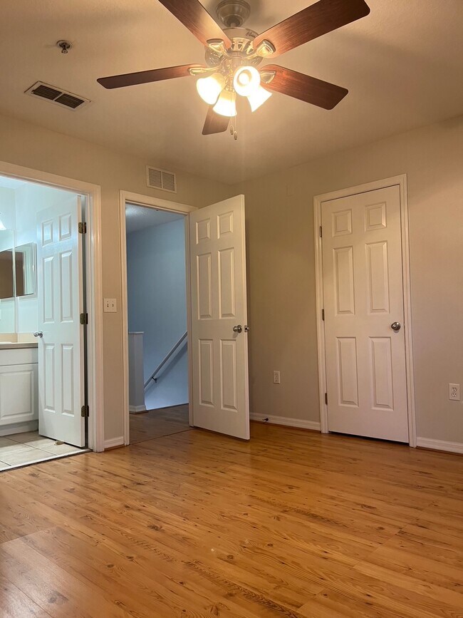 Building Photo - 2636 SW 35th Pl