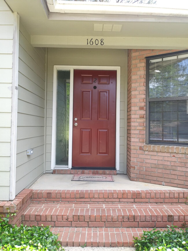 Building Photo - 1608 Akridge Dr