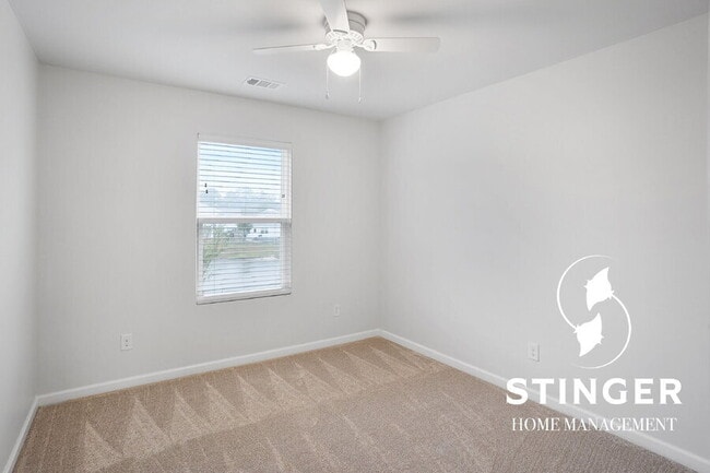 Building Photo - 108 Saluda Way