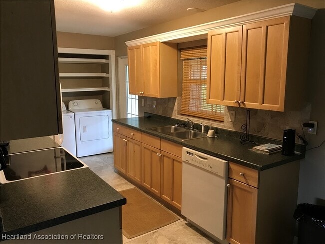 Building Photo - 218 Mimosa Ct