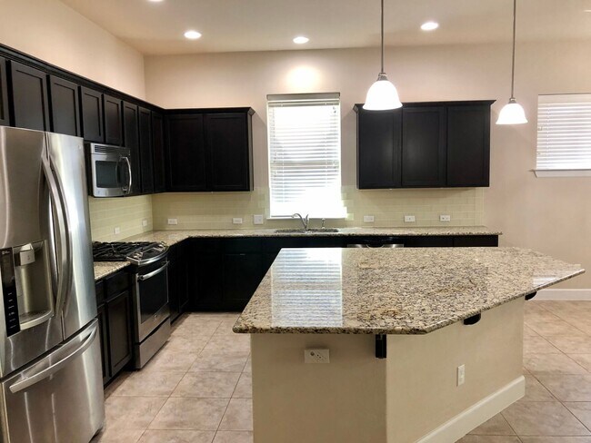Building Photo - Upscale 3 Bedroom 2 Bath with Lots of Space!