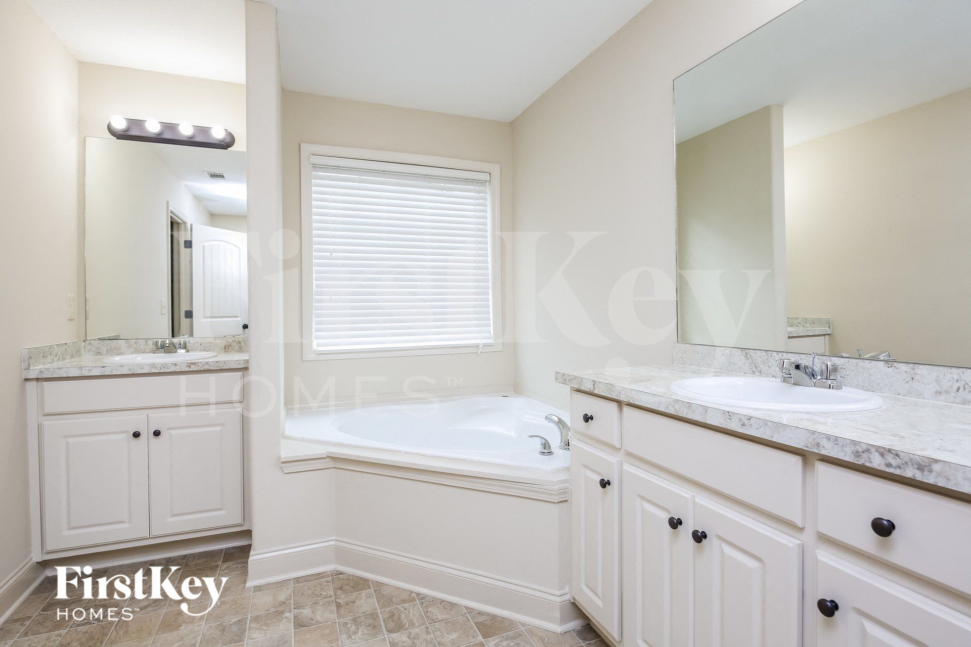 Building Photo - 603 Embassy Walk